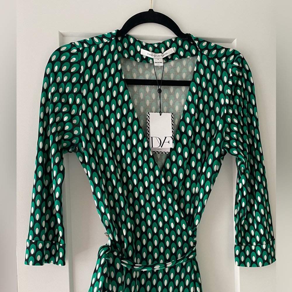 Diane Von Furstenberg, wrap dress, size 6, 100% silk, new with tags.